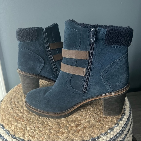 Mountain Sole Navy Suede Heeled Boots - Picture 3 of 8